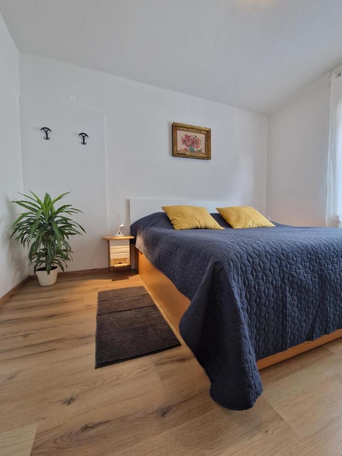 Apartmán Medeni Apartma Pivka Exteriér fotografie